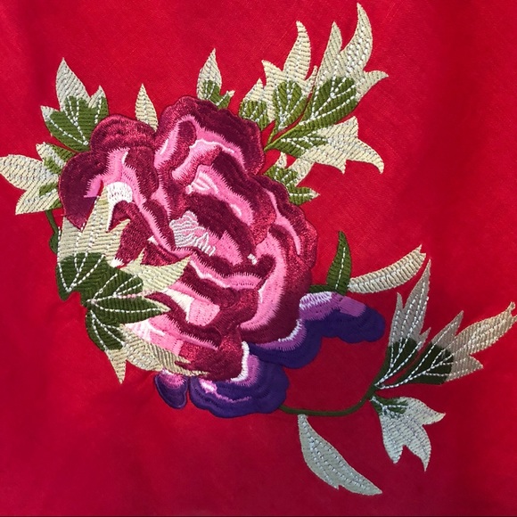 Red Linen, embroidered sleeveless top. - Picture 5 of 7